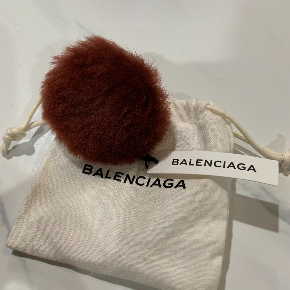 NWT  Fur Button Ring